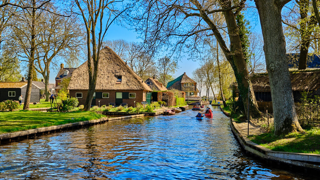 Giethoorn Village-Amsterdam